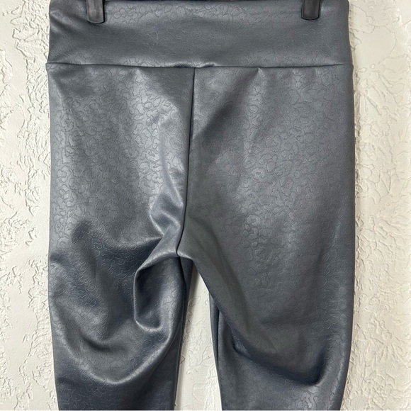 EXPRESS | Faux Leather Cheetah Print Leggings - Picture 5 of 13